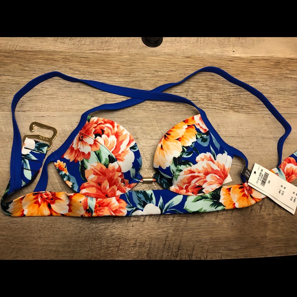 NWT: Abercrombie bikini push up top. 34A